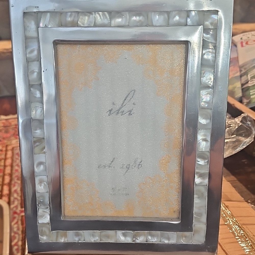 NIB Silver With Pearl 4x6 Frame